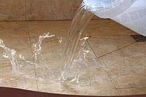 来凤漏水维修 免砸砖防水材料该如何施工